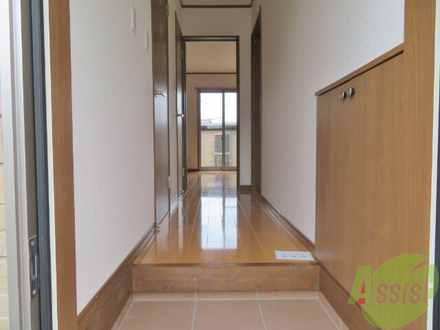 玄関　玄関からすぐにお部屋の中が見えない作りがいい感じ。