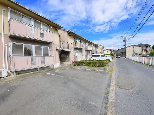 駐車場　駐車場に車を止められます