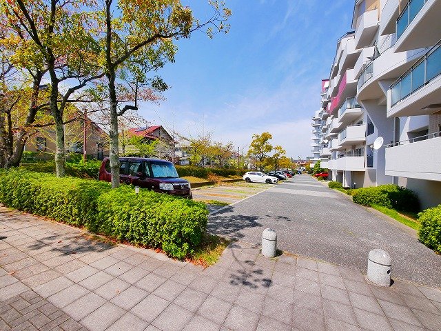 駐車場　駐車場に車を止められます