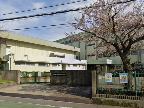 小学校　神戸市立高津橋小学校（小学校）まで907m