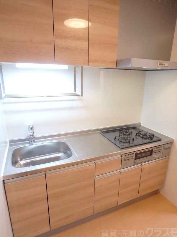 キッチン　豪華！ガスコンロ３口のシステムキッチンです♪