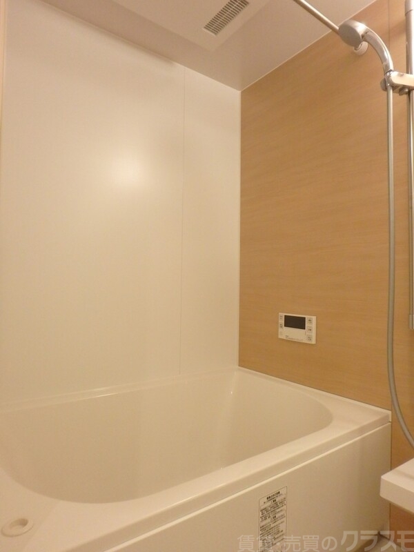 バス・シャワールーム　設備充実！　追焚・浴室乾燥機能付のお風呂です♪