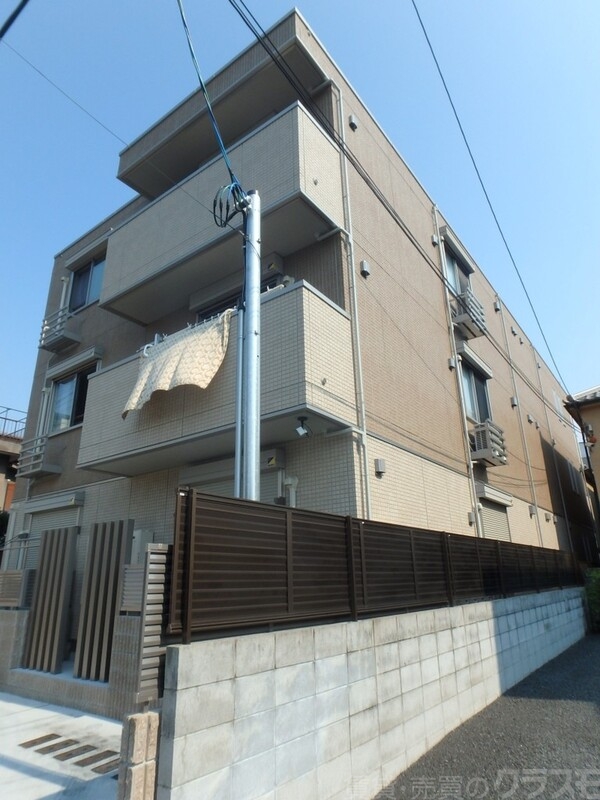 建物外観　閑静な住宅街に建つ、オシャレな建物です♪