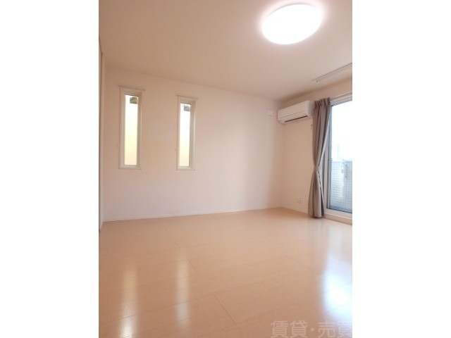 居室・リビング　角部屋、２面採光です！