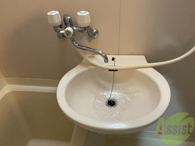 洗面設備　お湯が貯めれるので男性の方は髭剃りがし易いです。