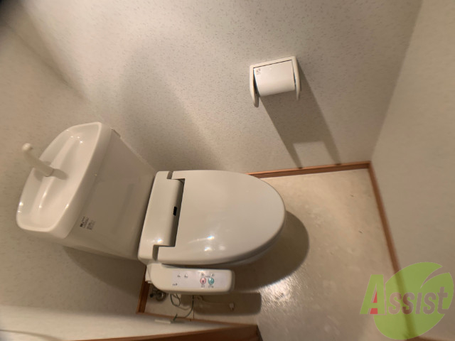 トイレ　こちらはトイレです。清潔感があり、安心して使用できます。