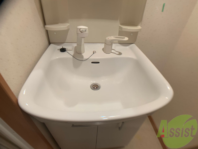 洗面設備　洗面台。朝の身支度はここでばっちり決めましょう。