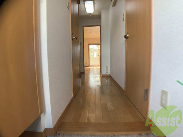 玄関　玄関の様子です。明るい印象ですね。気分もあがりそう。