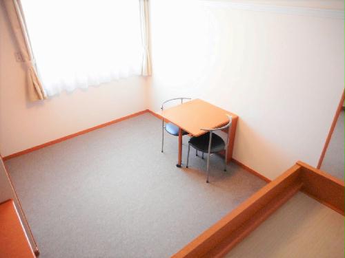 居室・リビング　テーブルは折り畳み式です