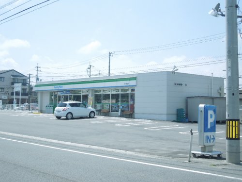 コンビニ　ファミリーマート 鷹子駅北店（コンビニ）まで187m