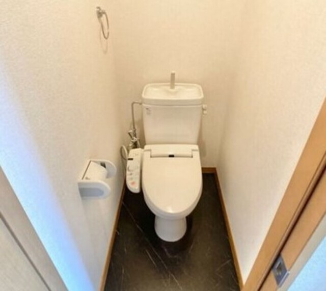 トイレ　温水洗浄暖房便座