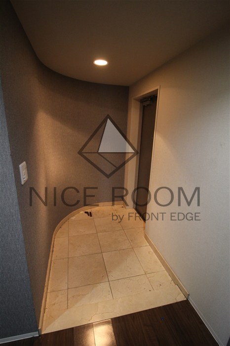 玄関　レジディア心斎橋ウエスト　玄関