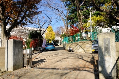 小学校　横浜市立菊名小学校（小学校）まで472m