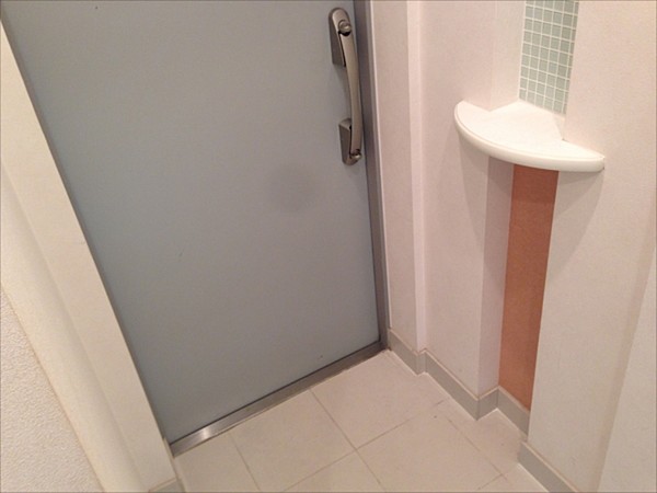 玄関　※別部屋の参考写真です。