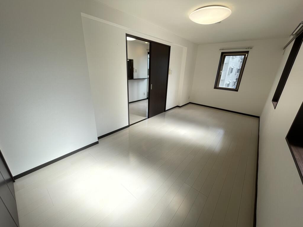 居室・リビング　９．４帖の広々とした洋室です♪