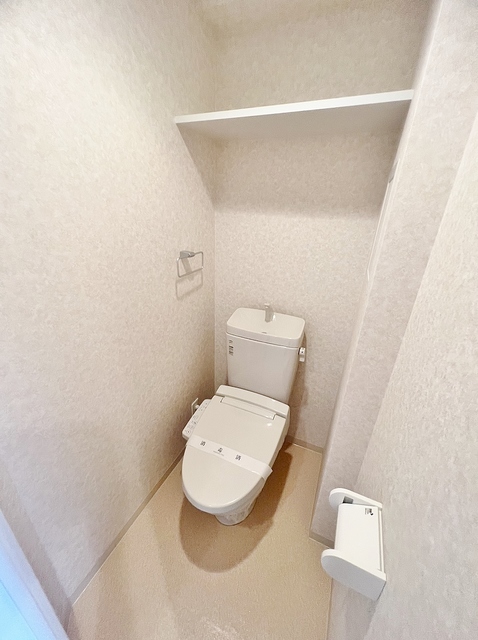 トイレ　温水洗浄便座・上部棚