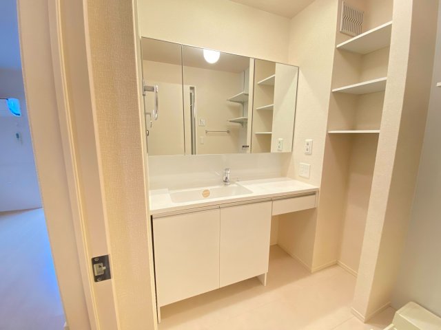 洗面設備　同型間取り室内写真