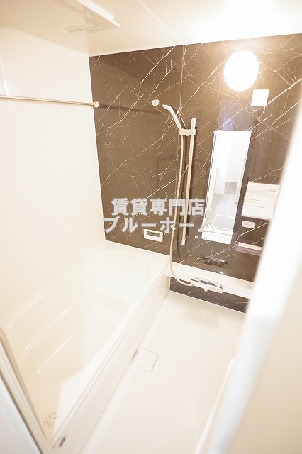 バス・シャワールーム　追い焚き・浴室乾燥機付き！