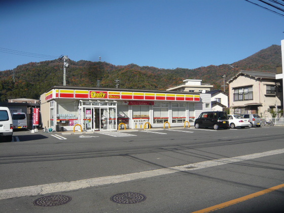 コンビニ　デイリーヤマザキ広島緑井店（コンビニ）まで120m
