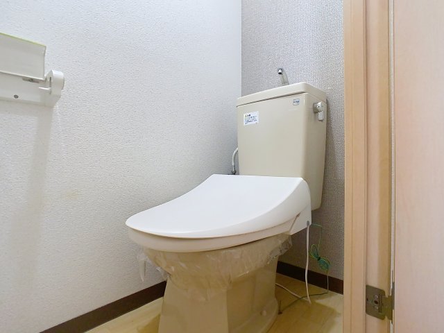 トイレ　※写真は同タイプのお部屋になります。