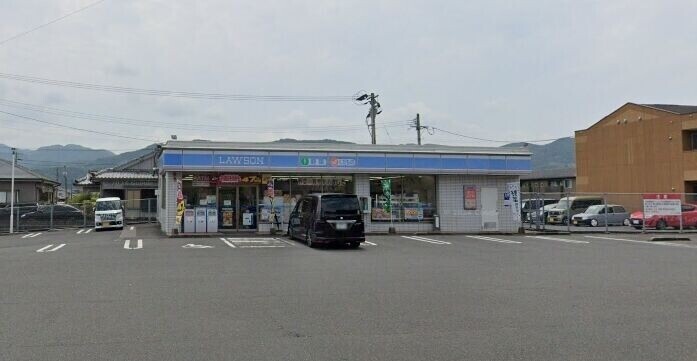 コンビニ　ローソン鹿児島中山町店（コンビニ）まで809m