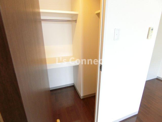 収納　ウォークインクローゼットでお荷物もすっきり収納。