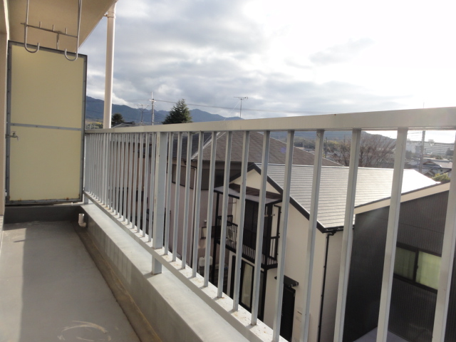 バルコニー　外からの目が気にならないバルコニーで洗濯物が干せます