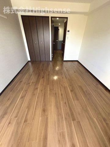 その他部屋・スペース　開放的な寝室です