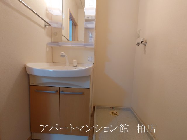 洗面設備　★朝の身支度もラクラクの独立洗髪洗面台
