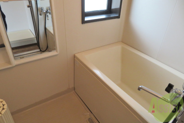 バス・シャワールーム　風呂もキレイに仕上がっております。