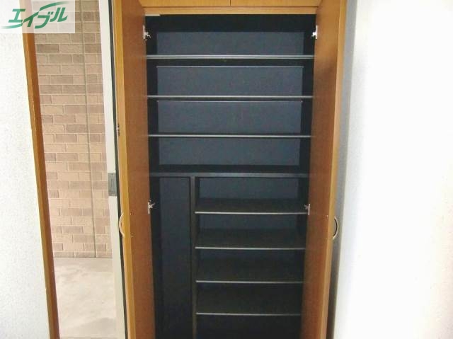 玄関　シューズボックス