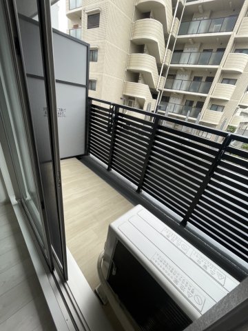 バルコニー　暖かな日差しのふりそそぐバルコニー