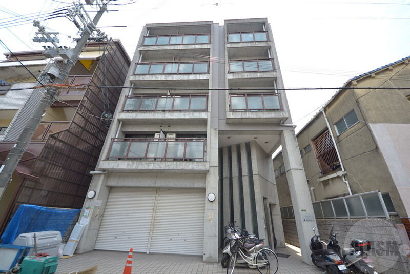 建物外観　コンクリ打ちっぱなしのお洒落な外観