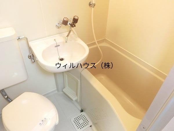 バス・シャワールーム　キレイにリフォームされています！