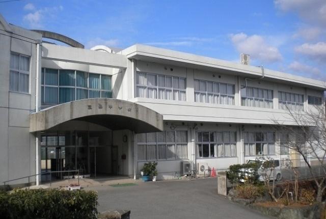 中学校　三島中学校（中学校）まで2500m