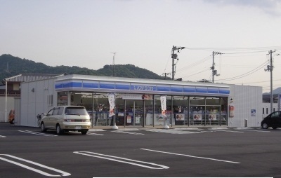 コンビニ　ローソンさん（コンビニ）まで550m