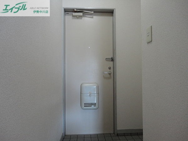 玄関　同タイプの部屋写真です
