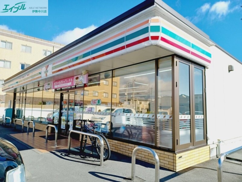 コンビニ　セブンイレブン津市高茶屋6丁目店（コンビニ）まで200m