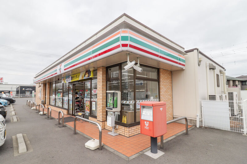 コンビニ　セブンイレブン伊勢崎韮塚町店（コンビニ）まで390m