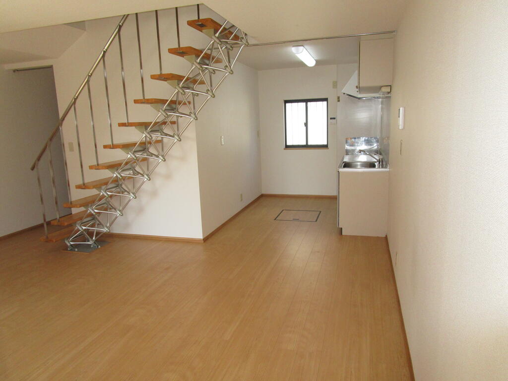 居室・リビング　フローリング張替済