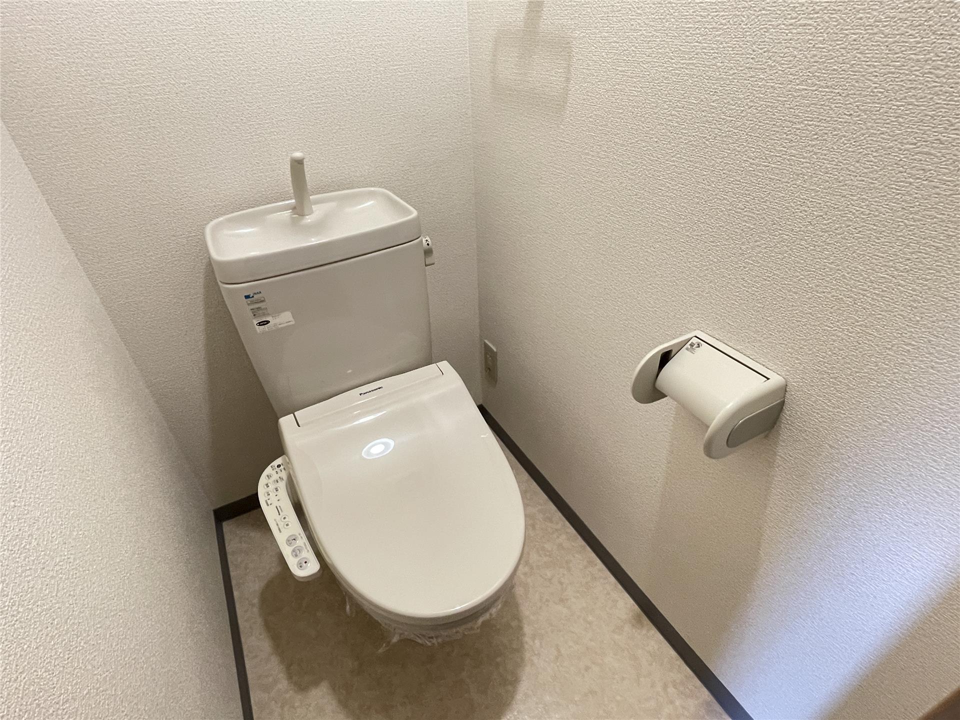 トイレ　ウォシュレット完備♪