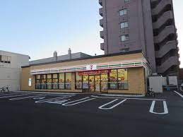 コンビニ　セブンイレブン札幌南9条西7丁目店（コンビニ）まで110m