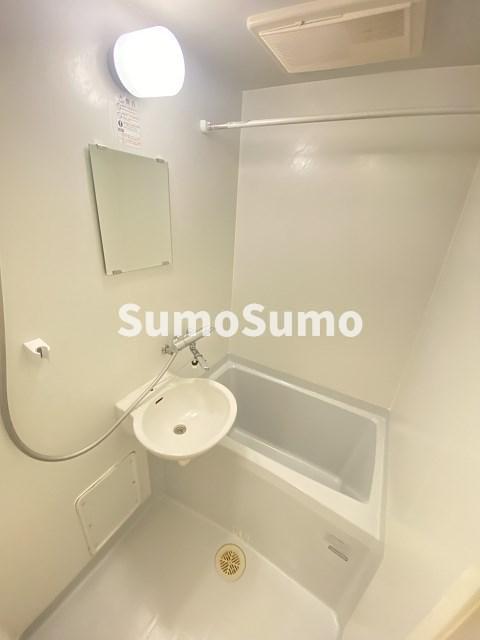 バス・シャワールーム　落ち着いた空間のお風呂です