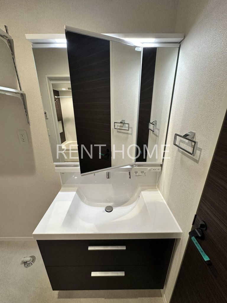 洗面設備　同仕様メーカーの写真です