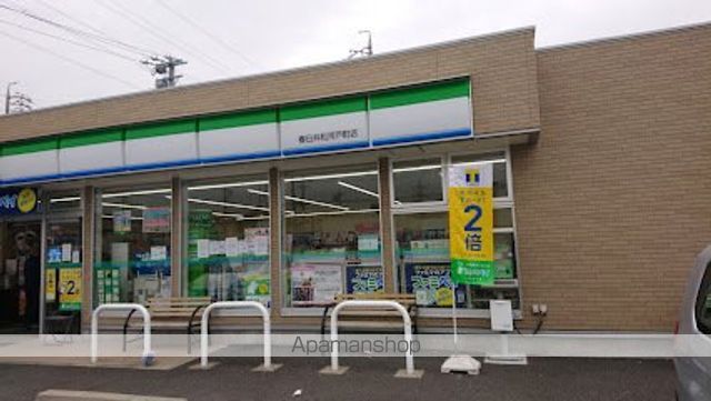 コンビニ　ファミリーマート（コンビニ）まで450m