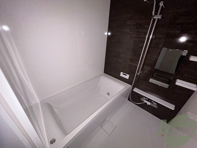 バス・シャワールーム　一坪風呂と追い焚き機能で一日の疲れを癒しましょう。