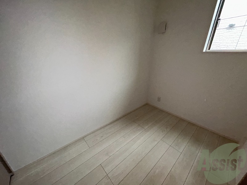 その他部屋・スペース　こちらは寝室です。ベッドを置くのにちょうどいい広さです。