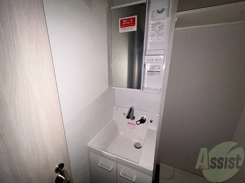 洗面設備　独立洗面台がございます。朝の支度はここで済ませましょう。