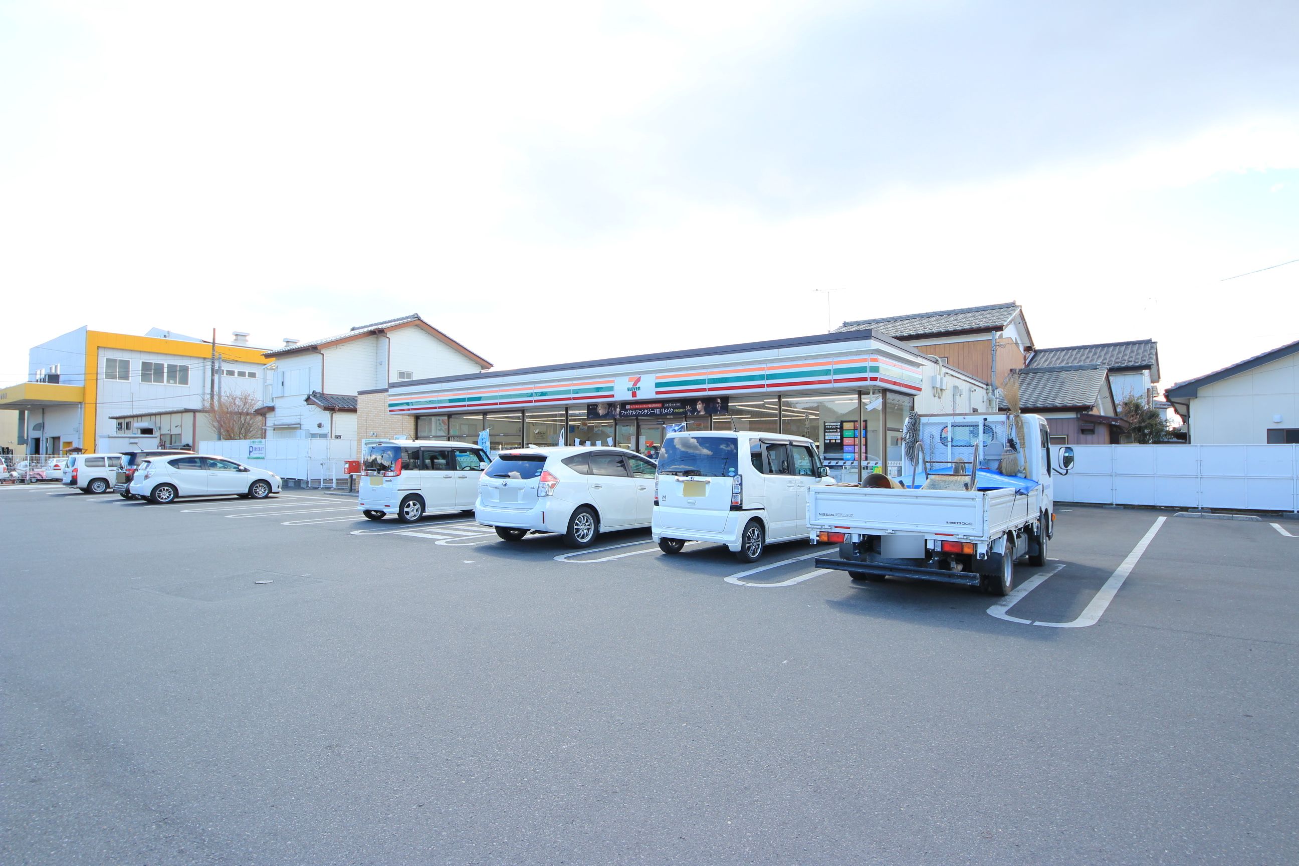 コンビニ　セブンイレブン足利山前店（コンビニ）まで444m