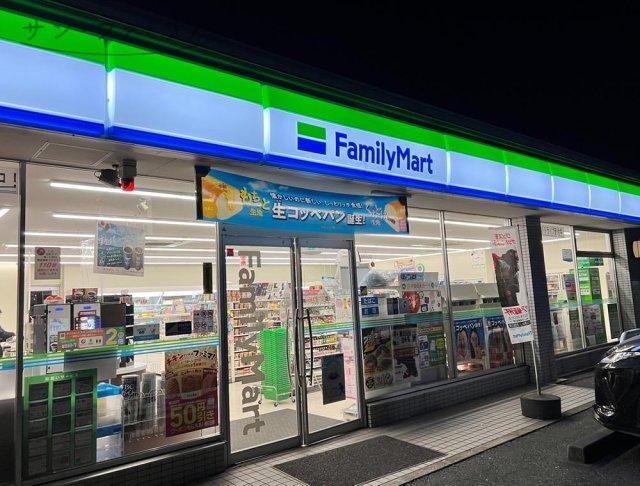 コンビニ　ファミリーマート　豊橋向山町店（コンビニ）まで636m